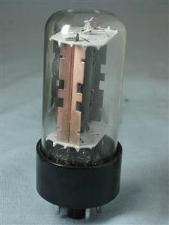 Válvulas diodo retificadores de meia onda com base octal - Válvula 17AX4 Zaerix