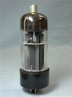 Válvulas pentodos para transmissão de radiofrequência em regime de baixa potência - Válvula E130L