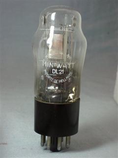 Válvulas pentodo de potência para áudio com base octal - Válvula DL21 Miniwatt