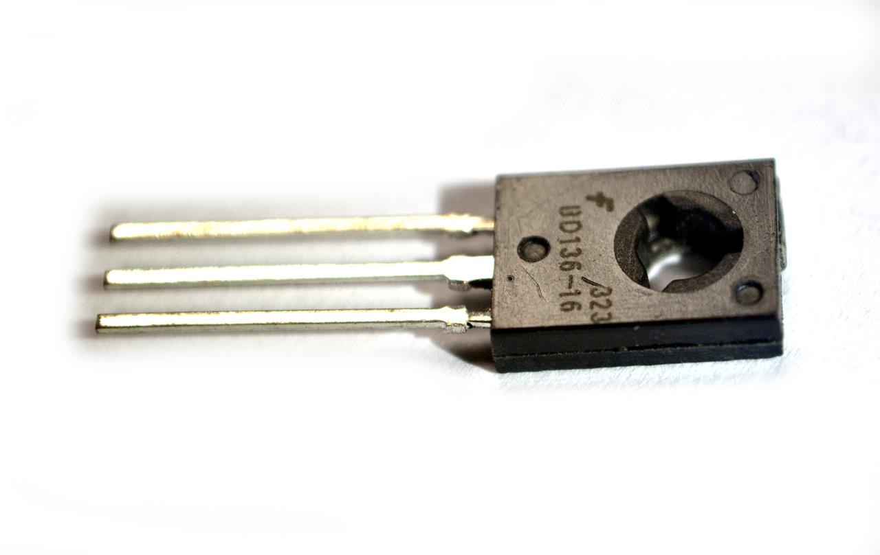 Transistores - Transistor BD136